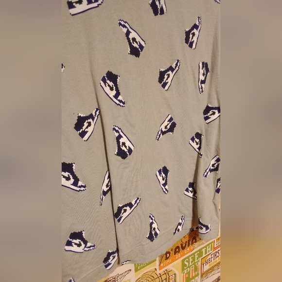 Pixelated Jordan 1 Tee 👟 - Picture 3 of 5